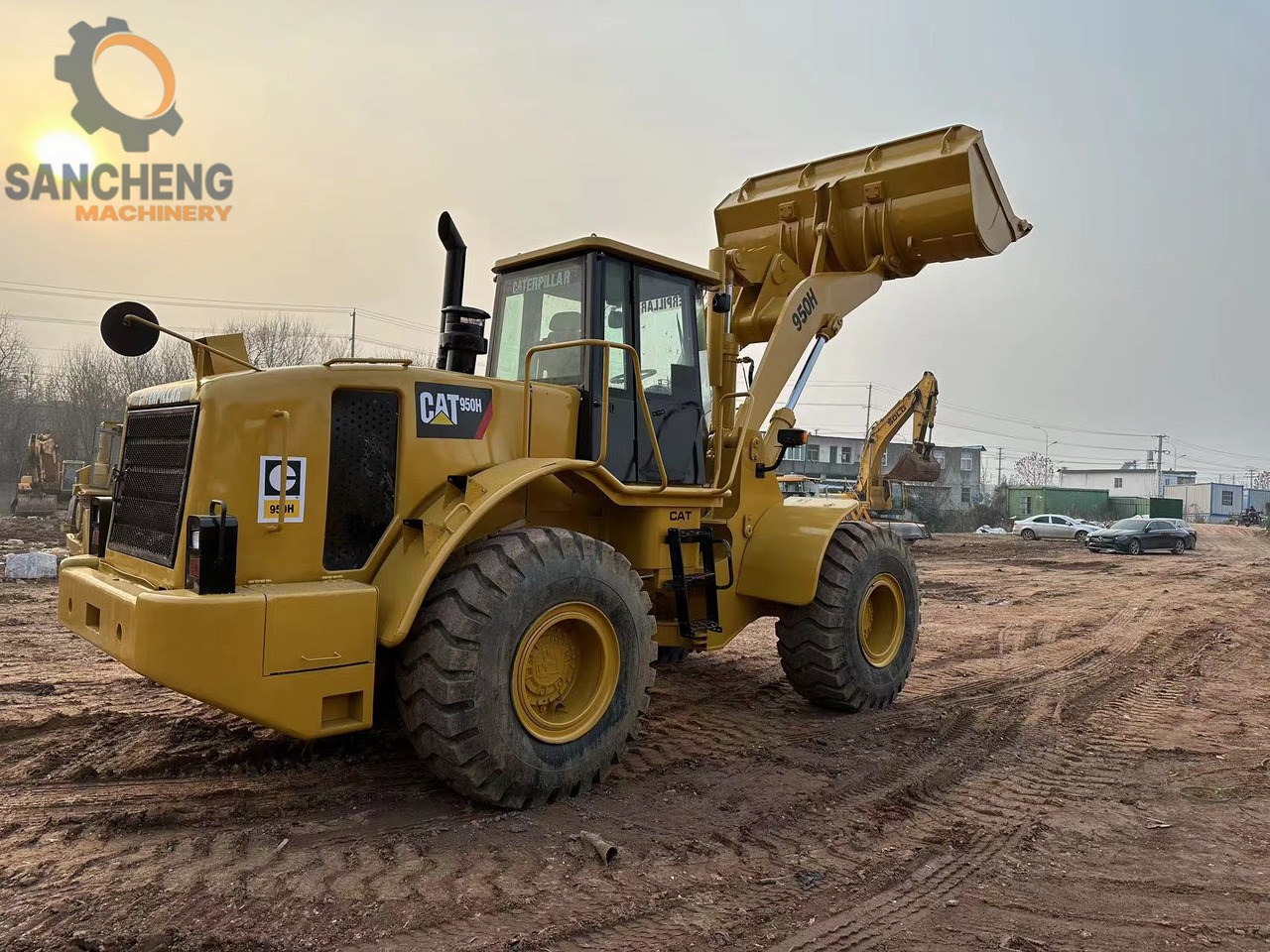 CATERPILLAR 950H - Gumikerekes homlokrakodó: 5 kép. CATERPILLAR 950H - Gumikerekes homlokrakodó: 5 kép.