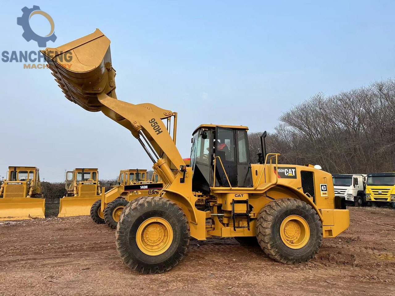 CATERPILLAR 950H - Gumikerekes homlokrakodó: 3 kép. CATERPILLAR 950H - Gumikerekes homlokrakodó: 3 kép.