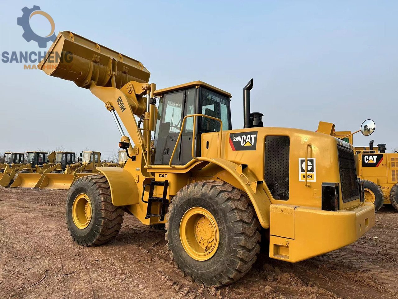 CATERPILLAR 950H - Gumikerekes homlokrakodó: 1 kép. CATERPILLAR 950H - Gumikerekes homlokrakodó: 1 kép.