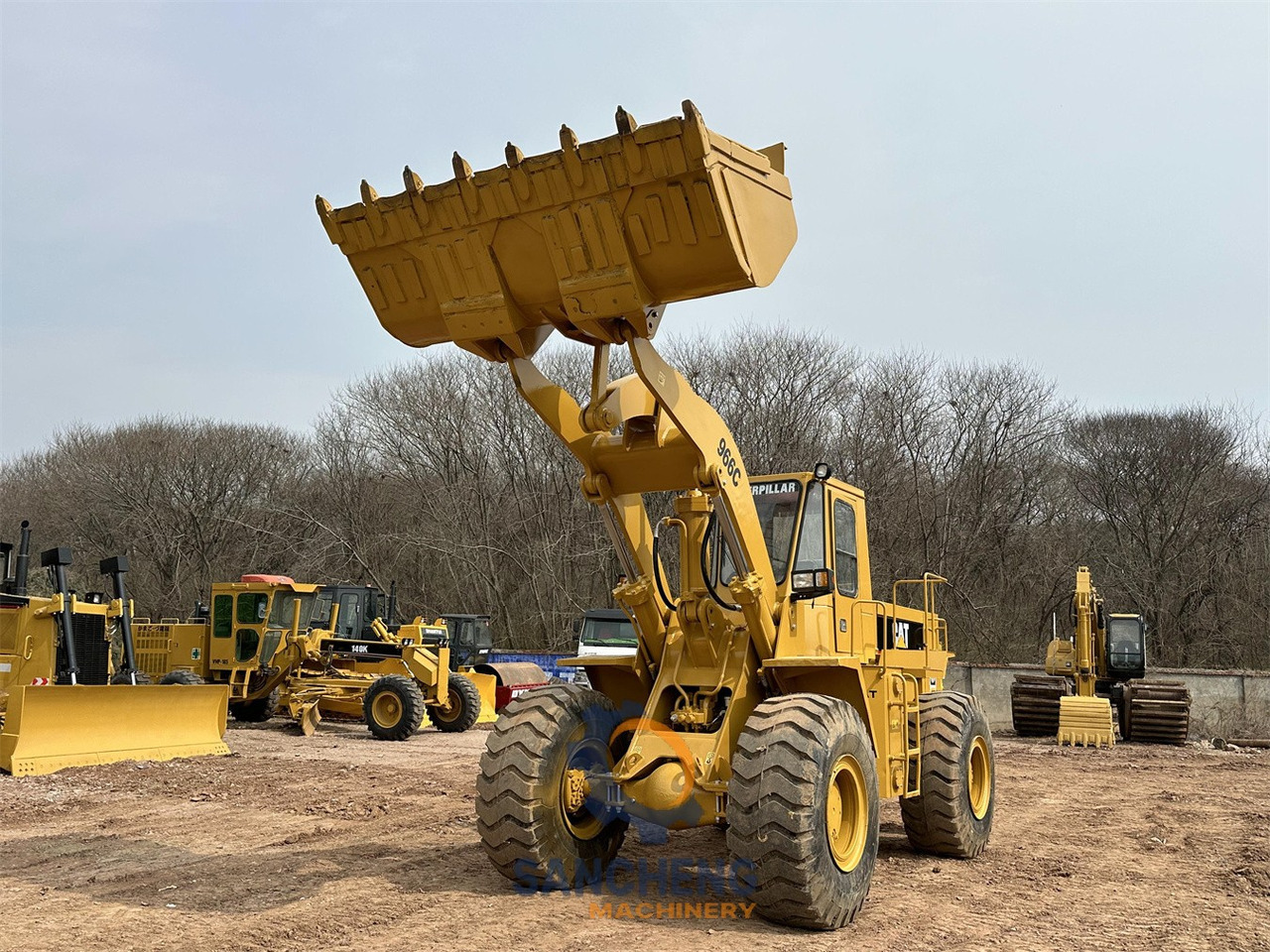 CATERPILLAR 966C wheel loader - Gumikerekes homlokrakodó: 2 kép. CATERPILLAR 966C wheel loader - Gumikerekes homlokrakodó: 2 kép.