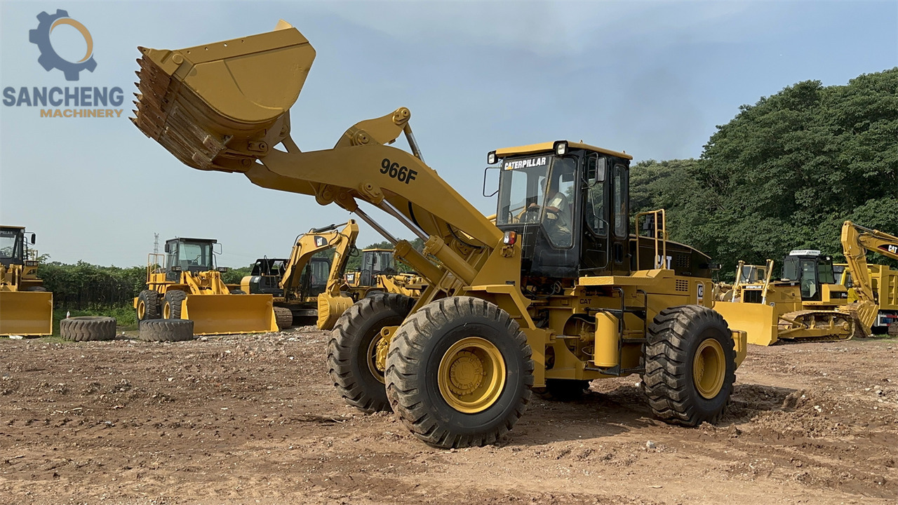 CATERPILLAR 966F - Gumikerekes homlokrakodó: 5 kép. CATERPILLAR 966F - Gumikerekes homlokrakodó: 5 kép.