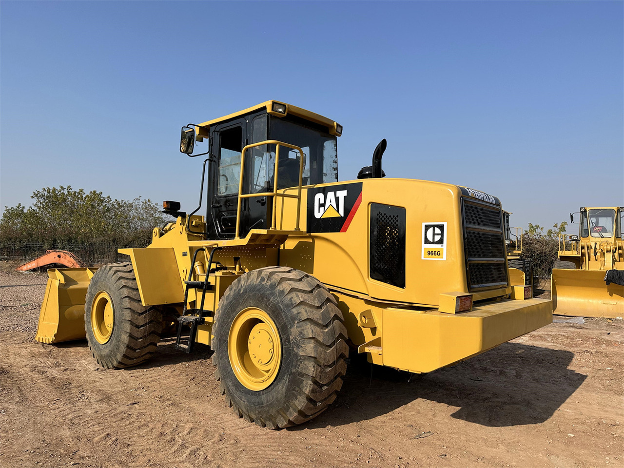 CATERPILLAR 966G - Gumikerekes homlokrakodó: 3 kép. CATERPILLAR 966G - Gumikerekes homlokrakodó: 3 kép.