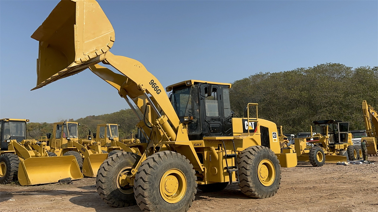 CATERPILLAR 966G - Gumikerekes homlokrakodó: 1 kép. CATERPILLAR 966G - Gumikerekes homlokrakodó: 1 kép.