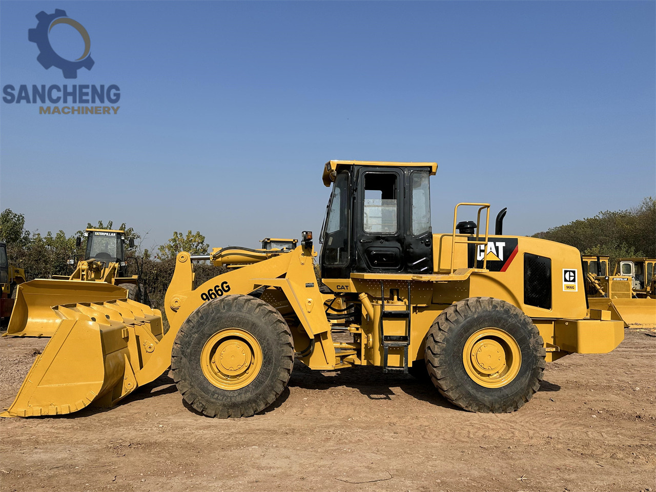 CATERPILLAR 966G - Gumikerekes homlokrakodó: 2 kép. CATERPILLAR 966G - Gumikerekes homlokrakodó: 2 kép.