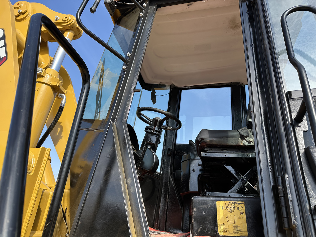 Gumikerekes homlokrakodó CATERPILLAR 966H: 11 kép.