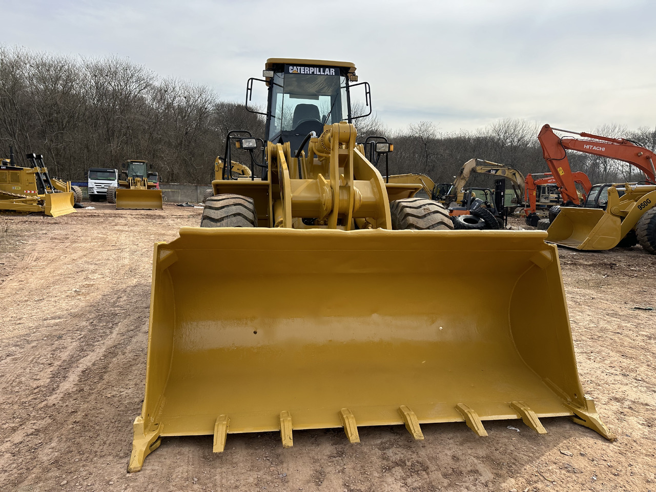 Gumikerekes homlokrakodó CATERPILLAR 966H: 7 kép.