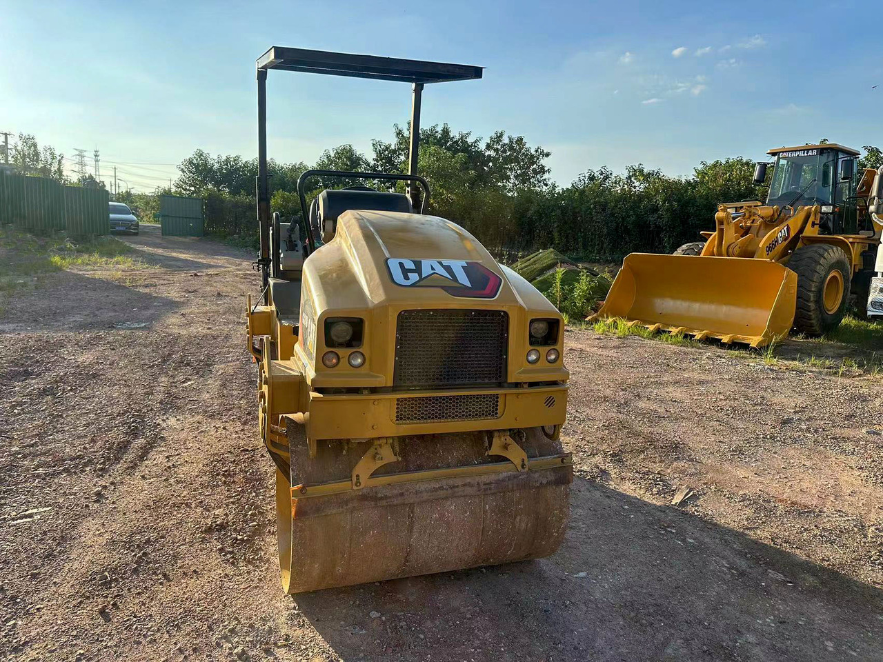 CATERPILLAR CB24B - Henger: 5 kép. CATERPILLAR CB24B - Henger: 5 kép.