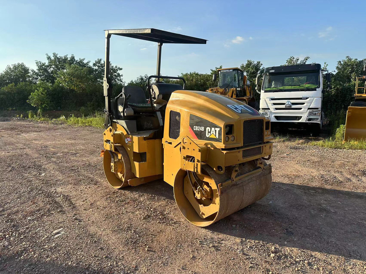 CATERPILLAR CB24B - Henger: 1 kép. CATERPILLAR CB24B - Henger: 1 kép.