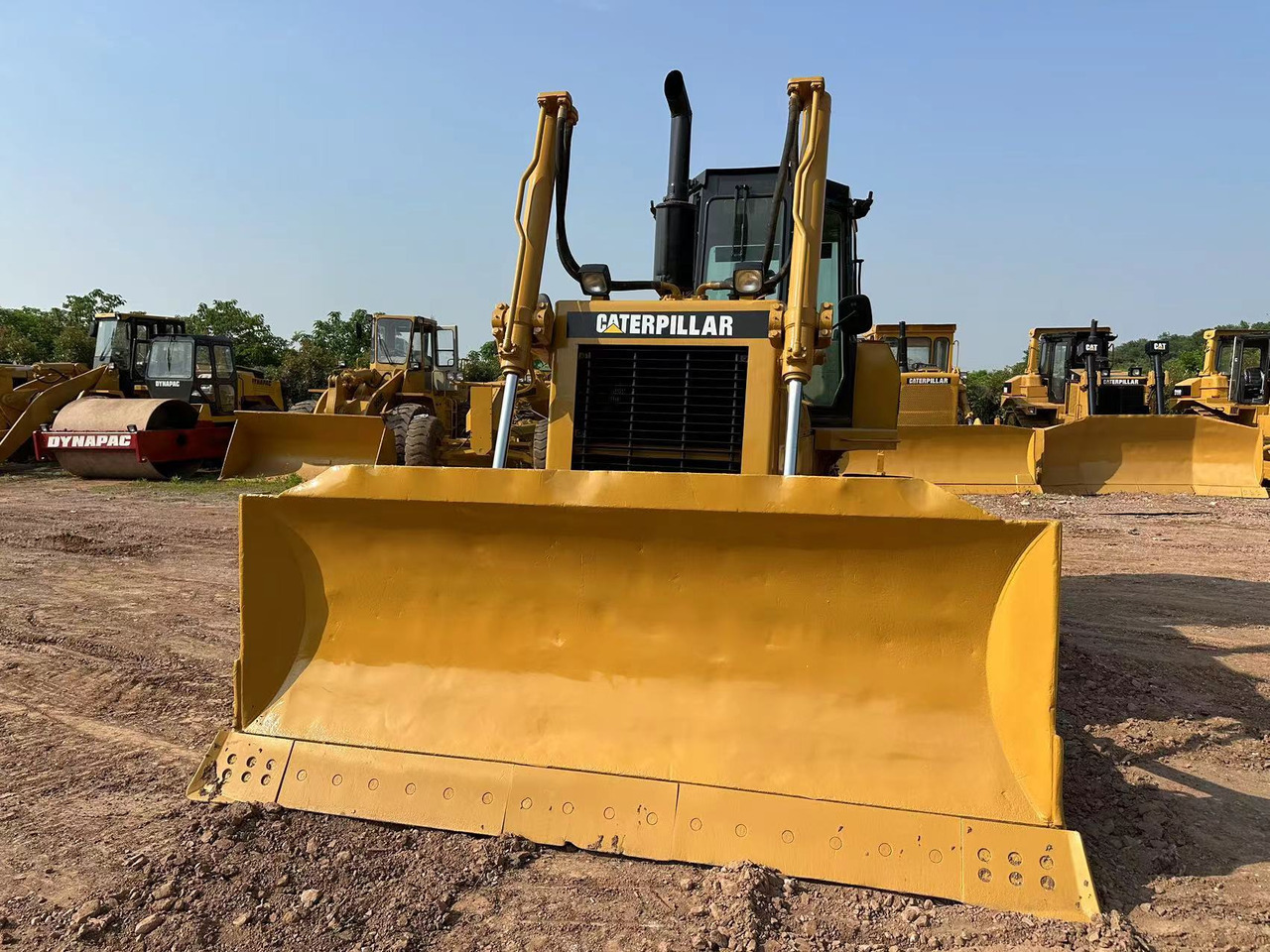 CATERPILLAR D6G Crawler Dozer - Buldózer: 4 kép. CATERPILLAR D6G Crawler Dozer - Buldózer: 4 kép.