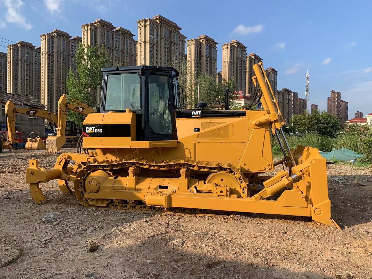 CATERPILLAR D6G - Buldózer: 4 kép. CATERPILLAR D6G - Buldózer: 4 kép.