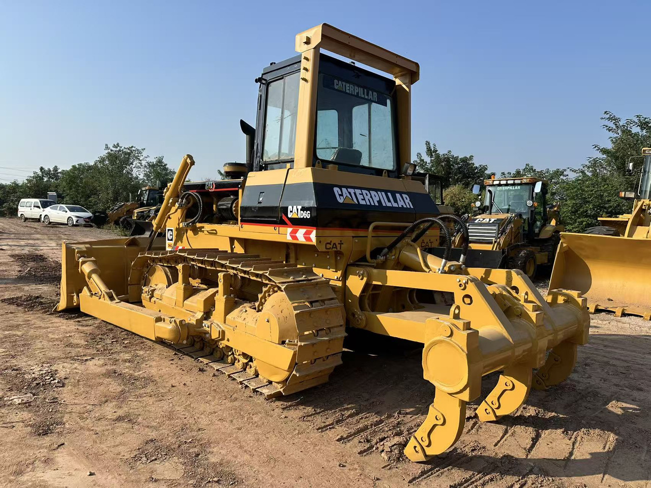 CATERPILLAR D6G - Buldózer: 1 kép. CATERPILLAR D6G - Buldózer: 1 kép.