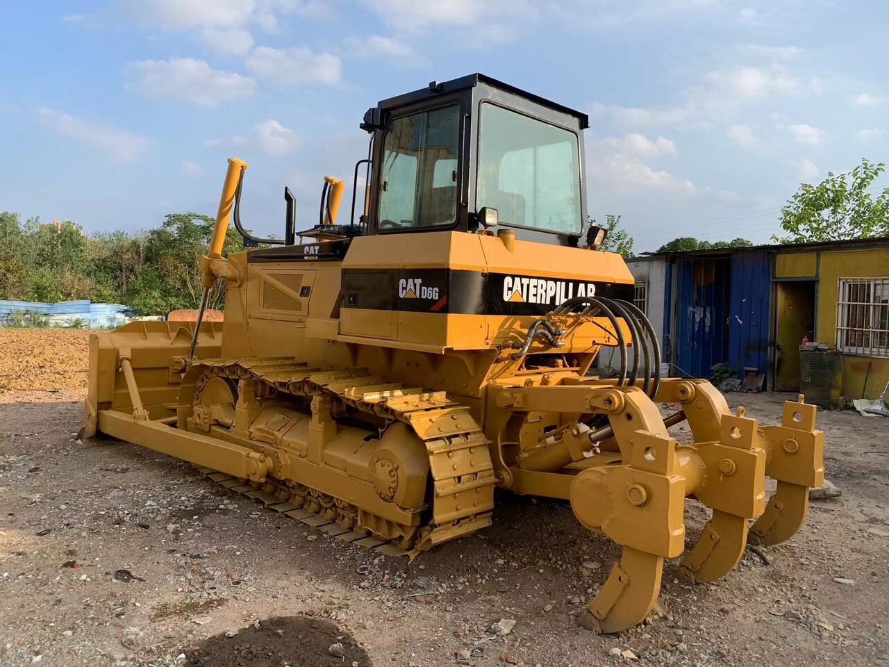 CATERPILLAR D6G - Buldózer: 3 kép. CATERPILLAR D6G - Buldózer: 3 kép.