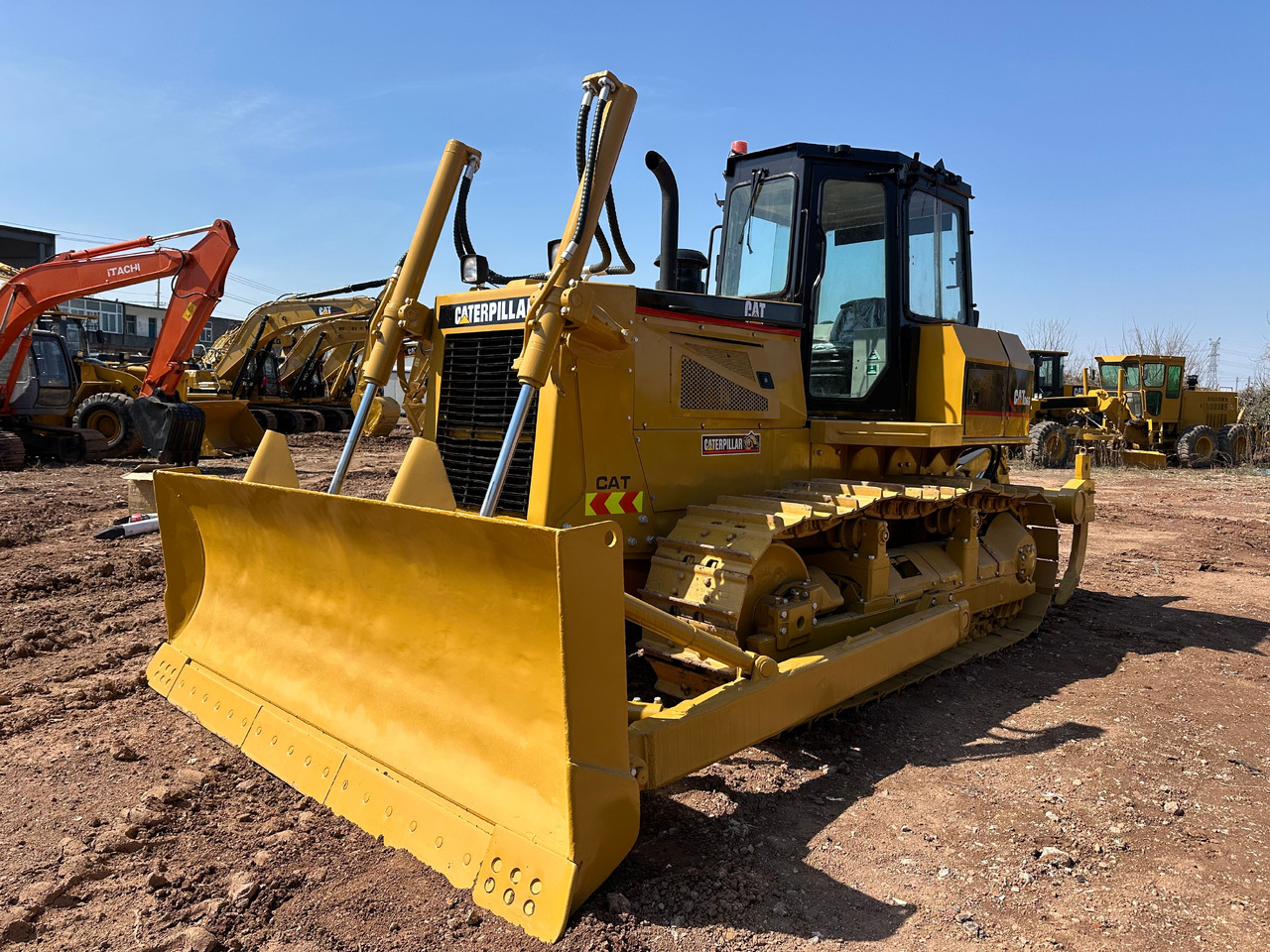 CATERPILLAR D6G bulldozer - Buldózer: 1 kép. CATERPILLAR D6G bulldozer - Buldózer: 1 kép.