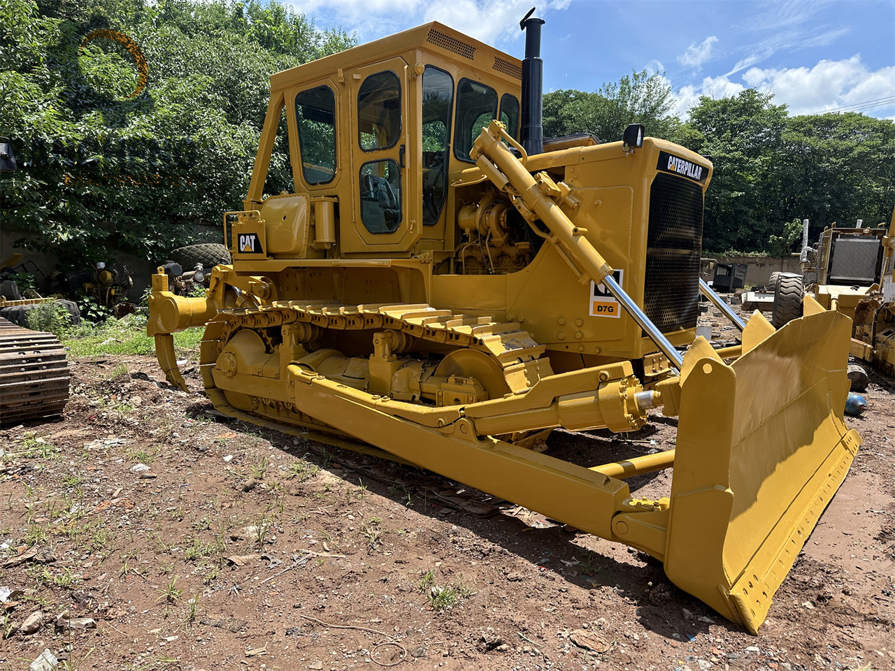 CATERPILLAR D7G - Buldózer: 2 kép. CATERPILLAR D7G - Buldózer: 2 kép.