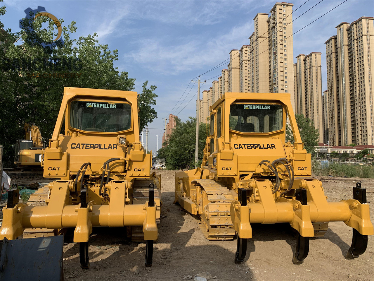 CATERPILLAR D7G - Buldózer: 2 kép. CATERPILLAR D7G - Buldózer: 2 kép.