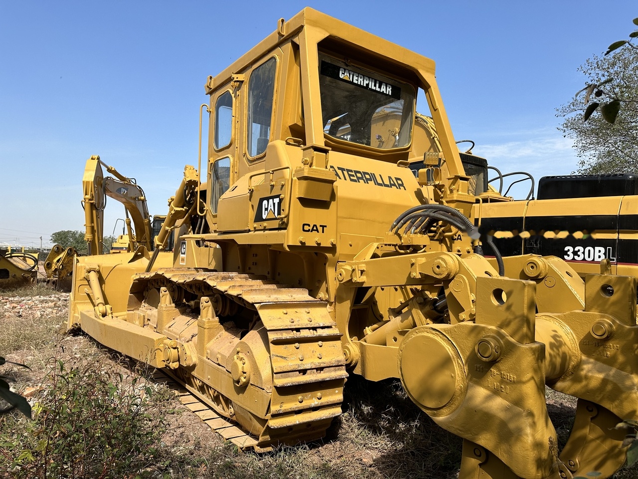 CATERPILLAR D7G - Buldózer: 2 kép. CATERPILLAR D7G - Buldózer: 2 kép.