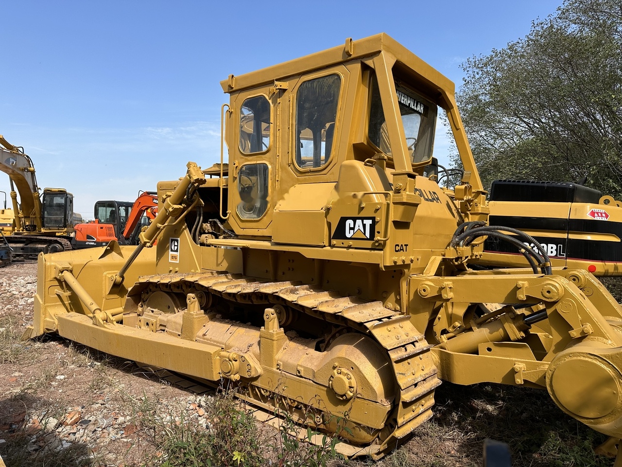 CATERPILLAR D7G - Buldózer: 3 kép. CATERPILLAR D7G - Buldózer: 3 kép.