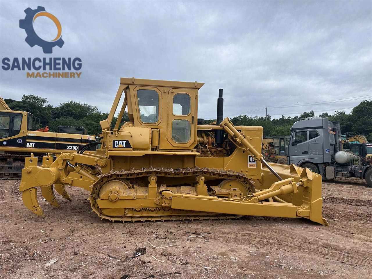 CATERPILLAR D7G - Buldózer: 4 kép. CATERPILLAR D7G - Buldózer: 4 kép.