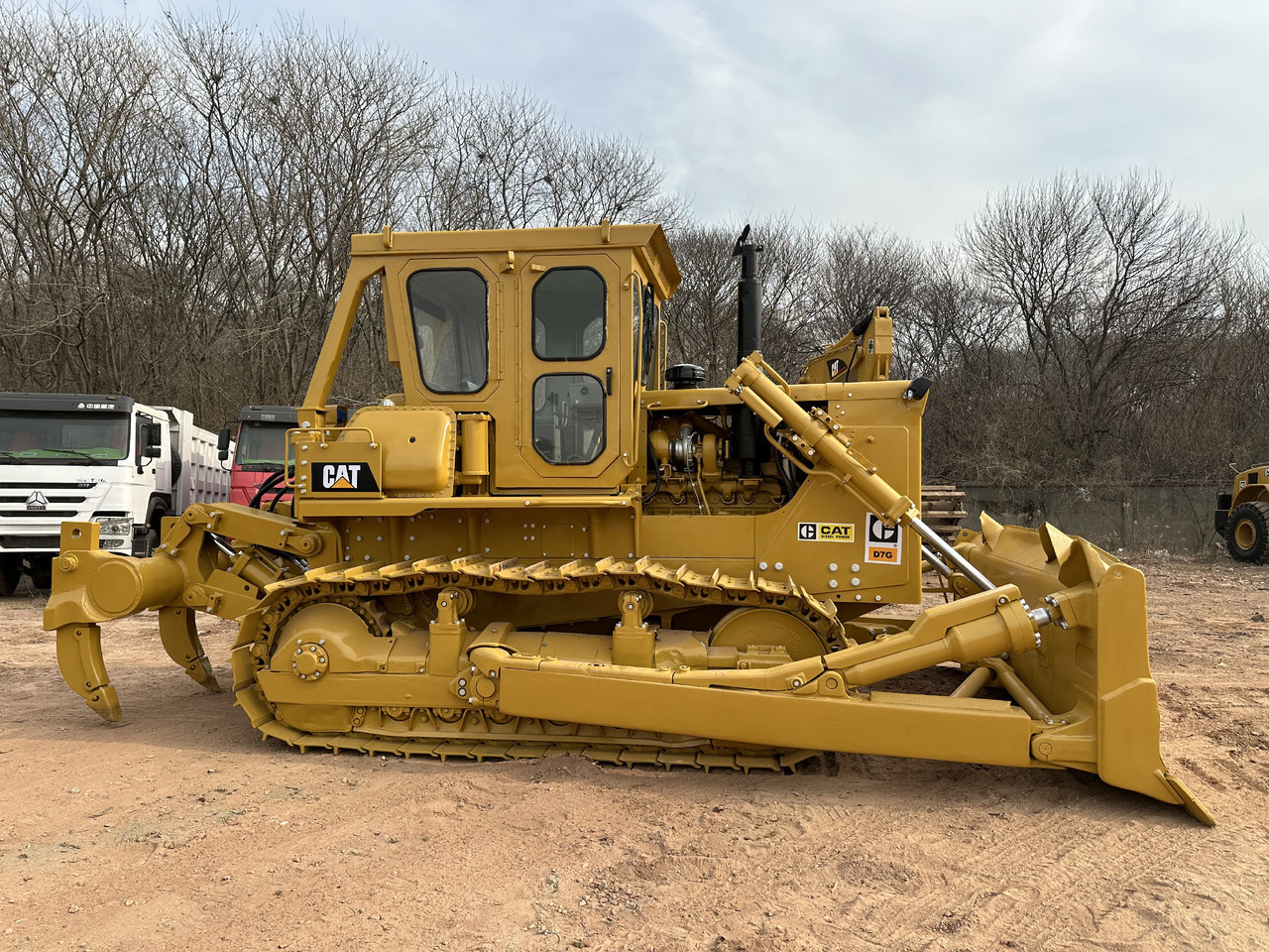 CATERPILLAR D7G - Buldózer: 4 kép. CATERPILLAR D7G - Buldózer: 4 kép.
