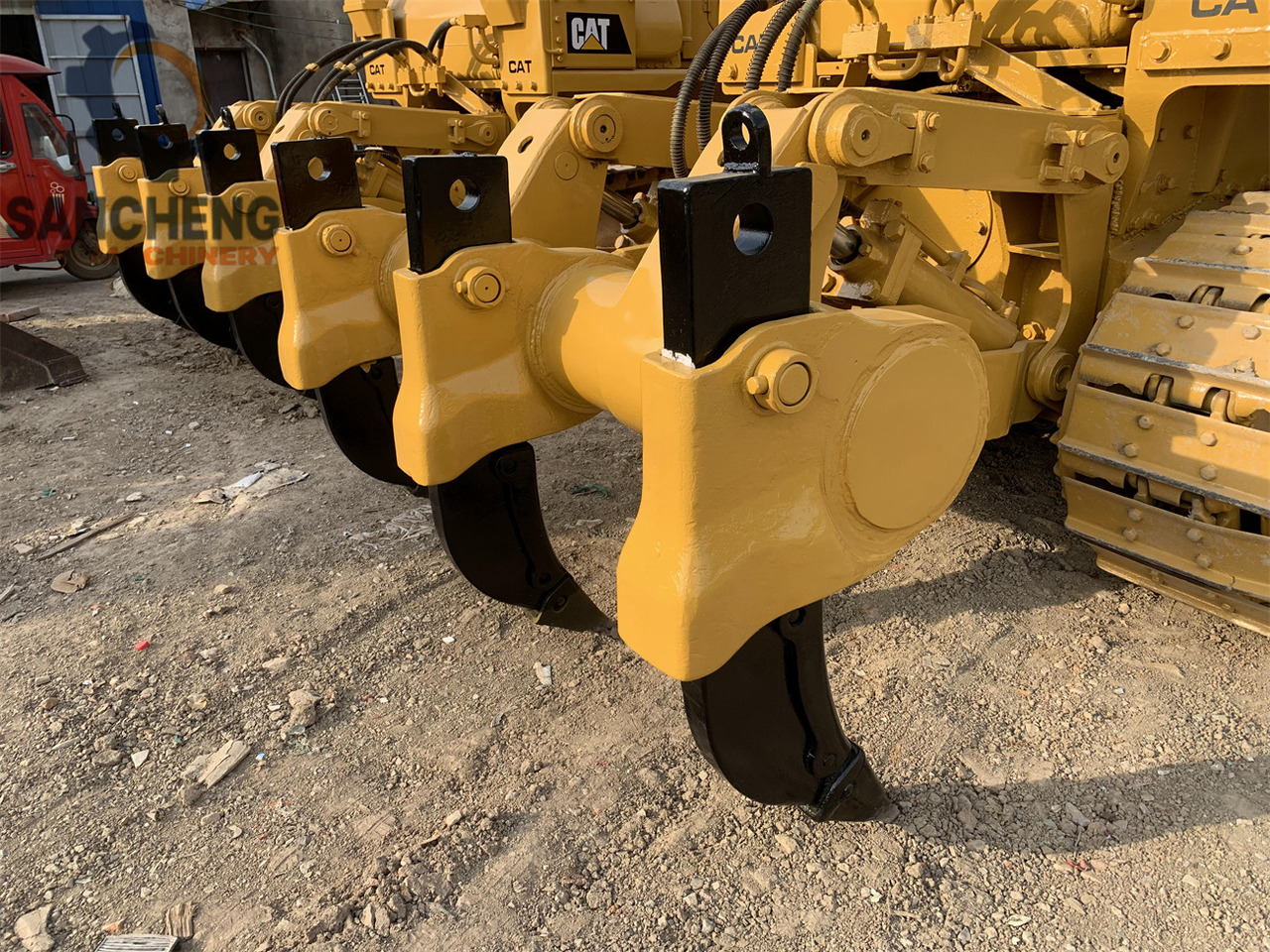CATERPILLAR D7G - Buldózer: 2 kép. CATERPILLAR D7G - Buldózer: 2 kép.