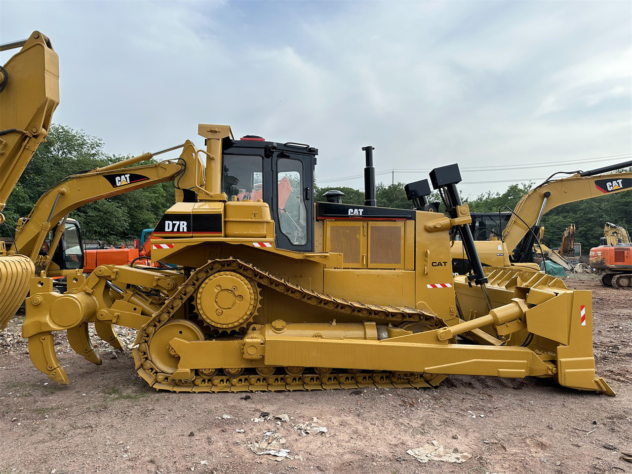 CATERPILLAR D7R - Buldózer: 5 kép. CATERPILLAR D7R - Buldózer: 5 kép.