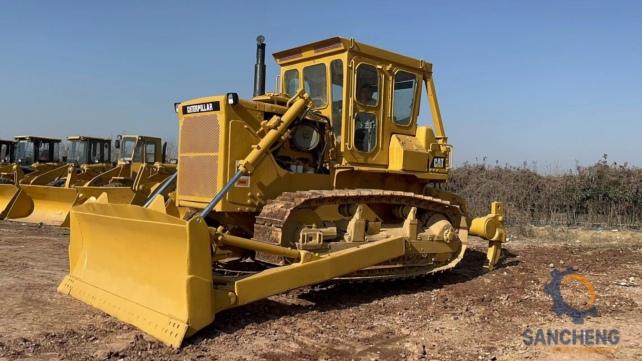 CATERPILLAR D8K - Buldózer: 3 kép. CATERPILLAR D8K - Buldózer: 3 kép.