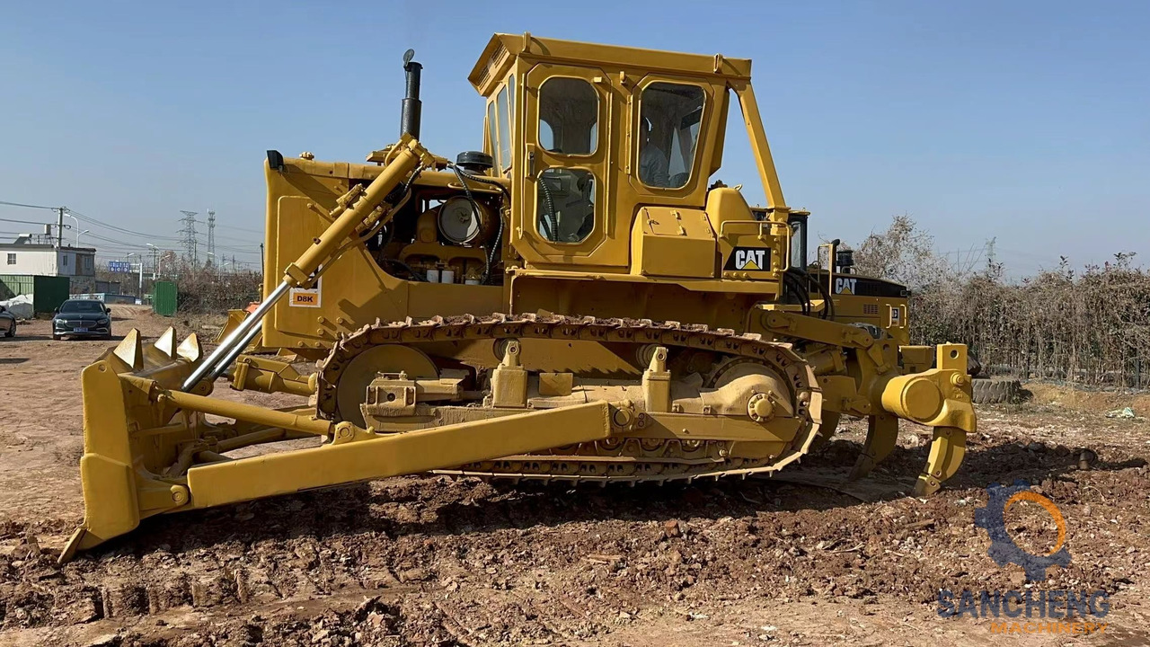 CATERPILLAR D8K - Buldózer: 2 kép. CATERPILLAR D8K - Buldózer: 2 kép.
