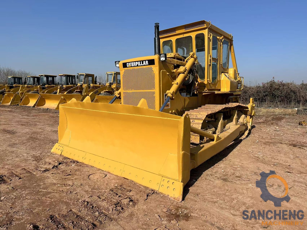CATERPILLAR D8K - Buldózer: 4 kép. CATERPILLAR D8K - Buldózer: 4 kép.