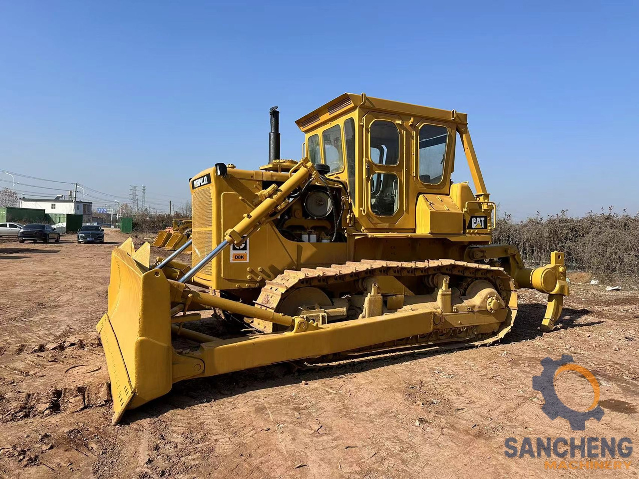 CATERPILLAR D8K - Buldózer: 1 kép. CATERPILLAR D8K - Buldózer: 1 kép.