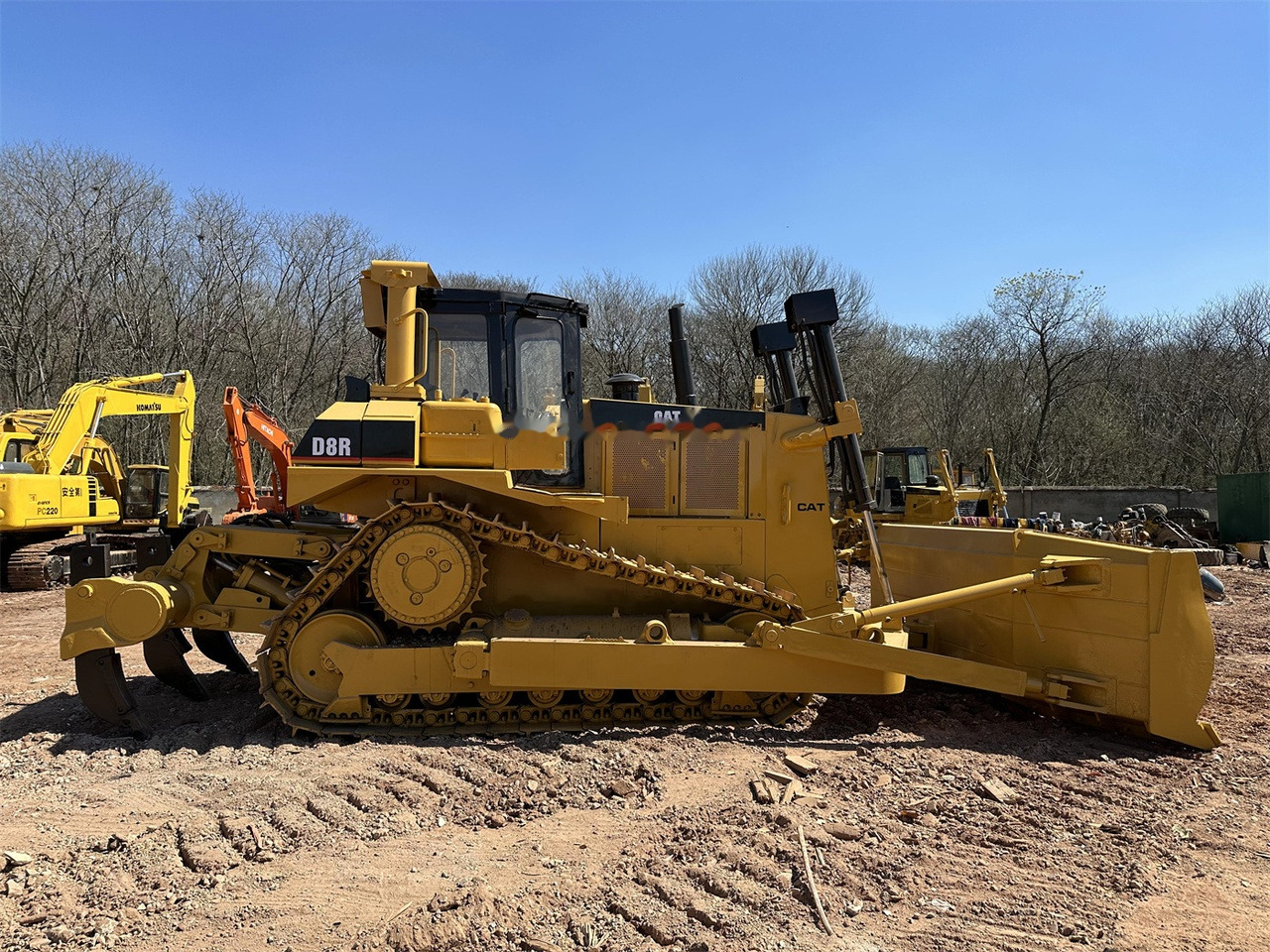 CATERPILLAR D8R - Buldózer: 3 kép. CATERPILLAR D8R - Buldózer: 3 kép.