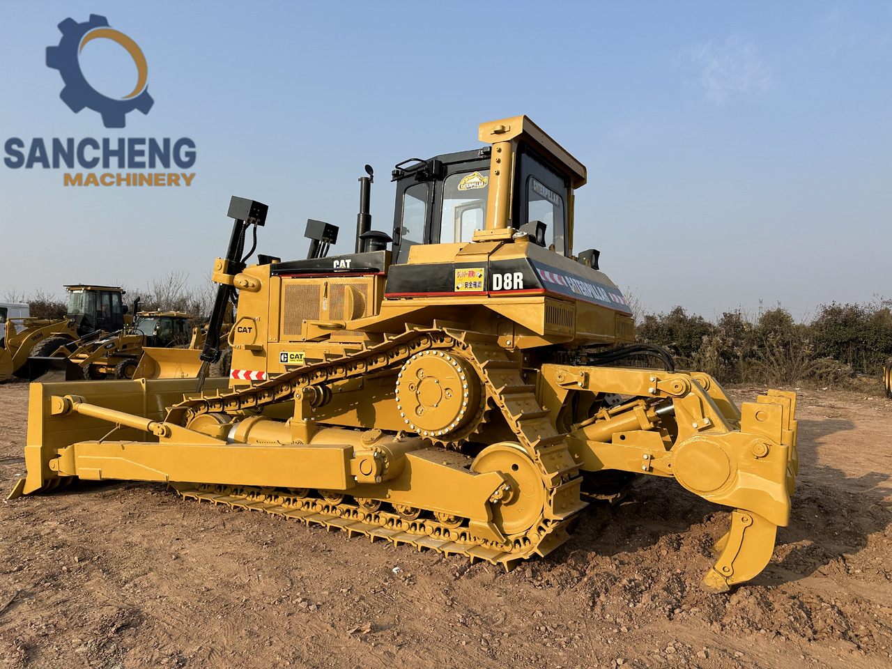 CATERPILLAR D8R - Buldózer: 1 kép. CATERPILLAR D8R - Buldózer: 1 kép.