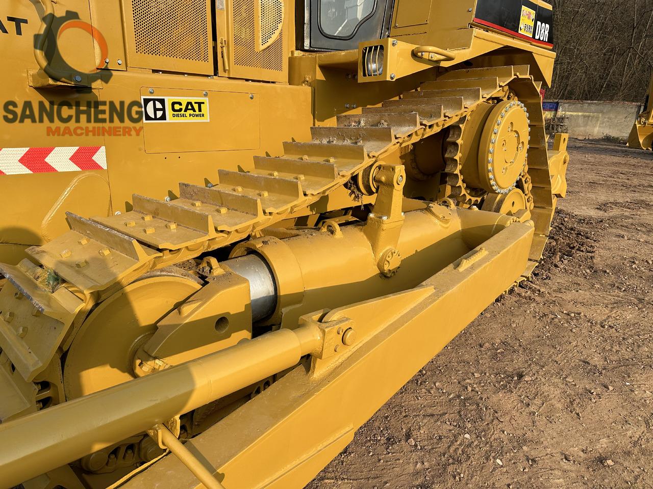 CATERPILLAR D8R - Buldózer: 5 kép. CATERPILLAR D8R - Buldózer: 5 kép.