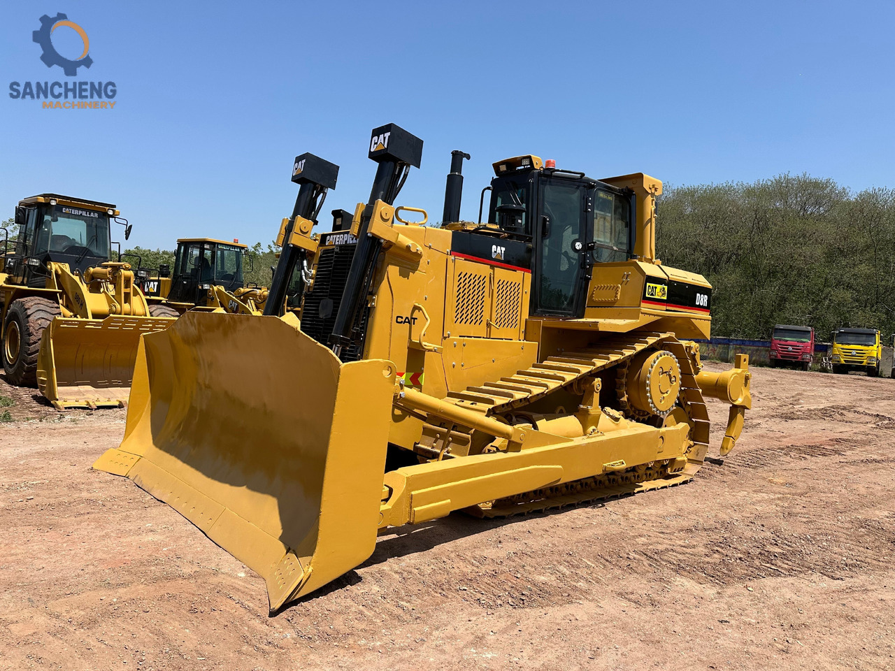 CATERPILLAR D8R - Buldózer: 5 kép. CATERPILLAR D8R - Buldózer: 5 kép.