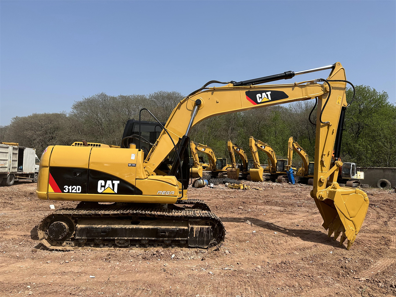 Caterpillar 312D - Minikotró: 1 kép. Caterpillar 312D - Minikotró: 1 kép.
