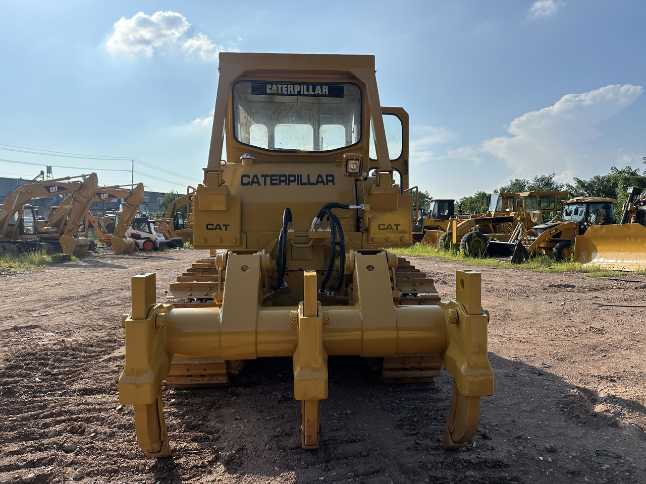 Caterpillar D7G - Buldózer: 3 kép. Caterpillar D7G - Buldózer: 3 kép.