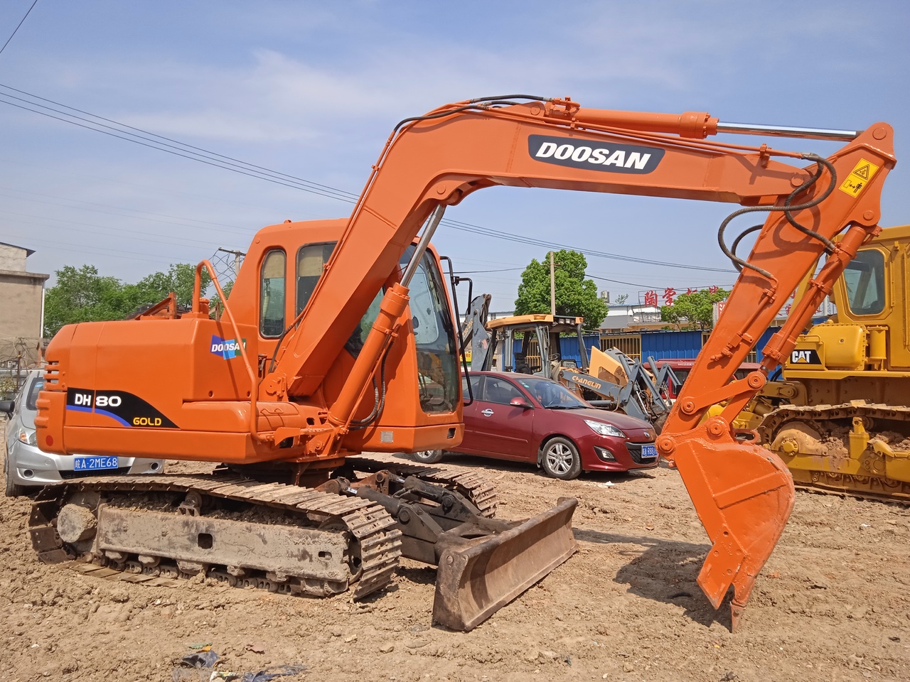 DOOSAN DH80 - Lánctalpas kotró: 3 kép. DOOSAN DH80 - Lánctalpas kotró: 3 kép.