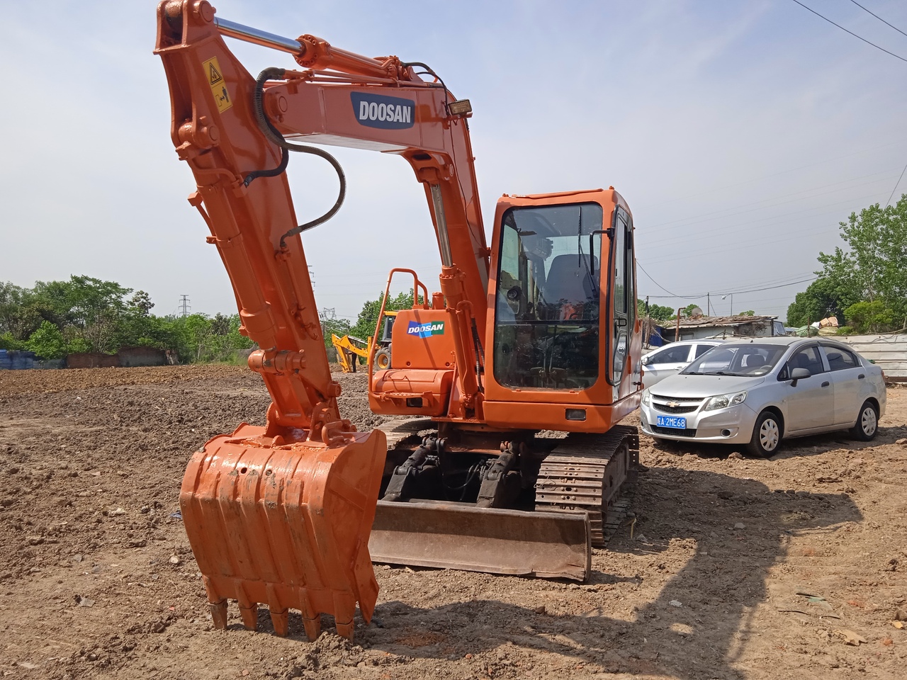 DOOSAN DH80 - Lánctalpas kotró: 2 kép. DOOSAN DH80 - Lánctalpas kotró: 2 kép.