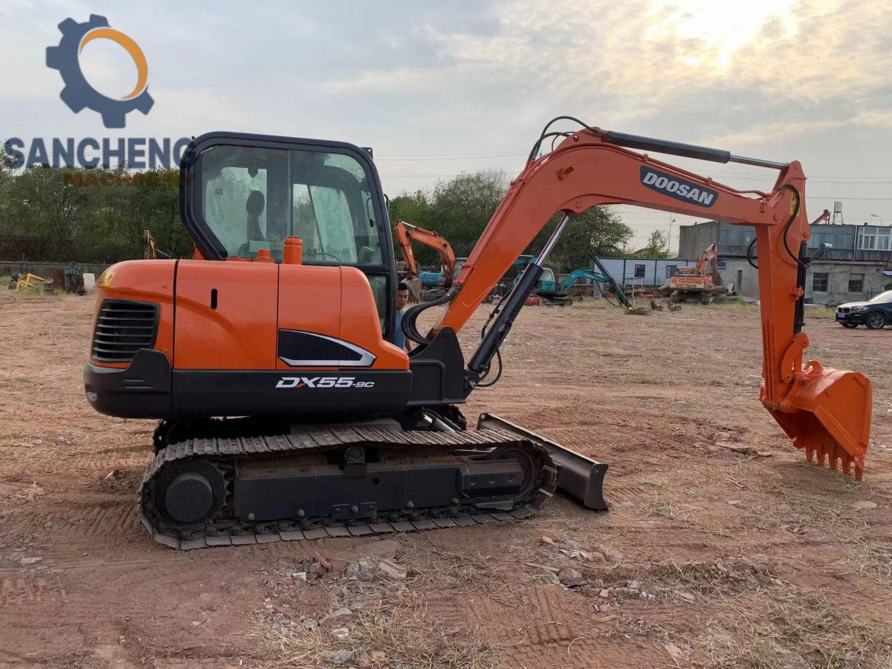 Kotrógép DOOSAN DX55: 8 kép.