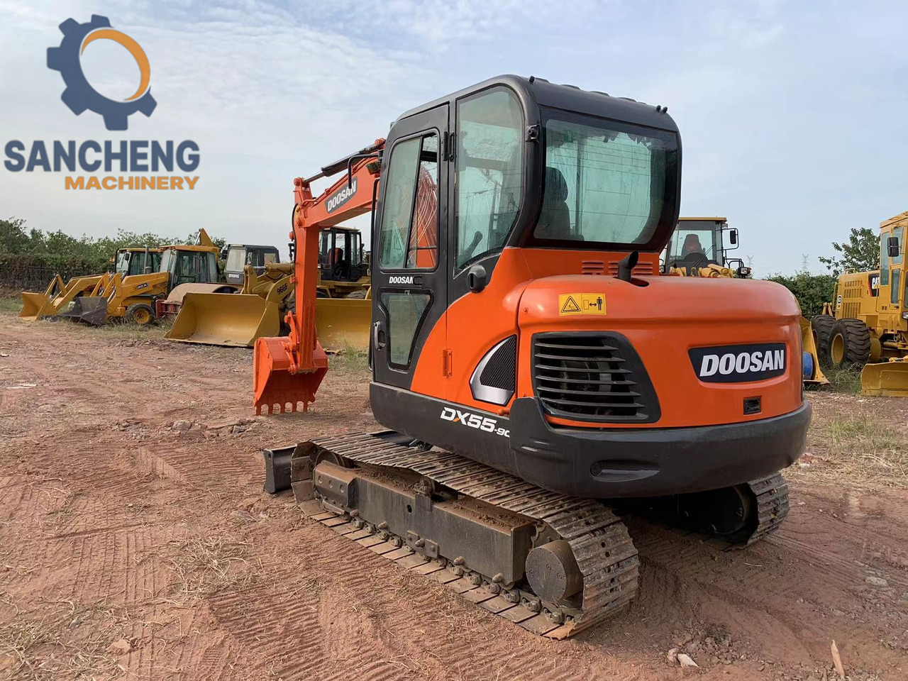 DOOSAN DX55 - Kotrógép: 2 kép. DOOSAN DX55 - Kotrógép: 2 kép.