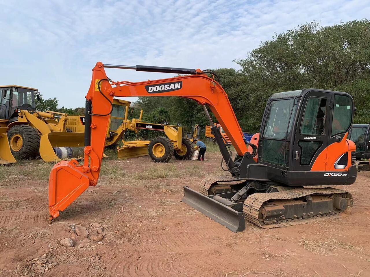 DOOSAN DX55 excavator - Kotrógép: 2 kép. DOOSAN DX55 excavator - Kotrógép: 2 kép.
