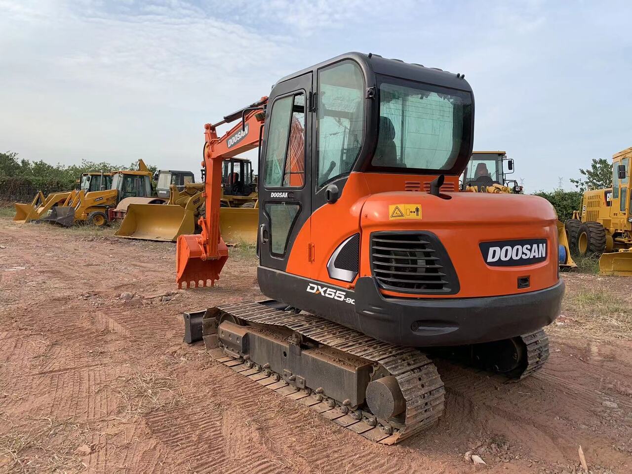 DOOSAN DX55 excavator - Kotrógép: 2 kép. DOOSAN DX55 excavator - Kotrógép: 2 kép.