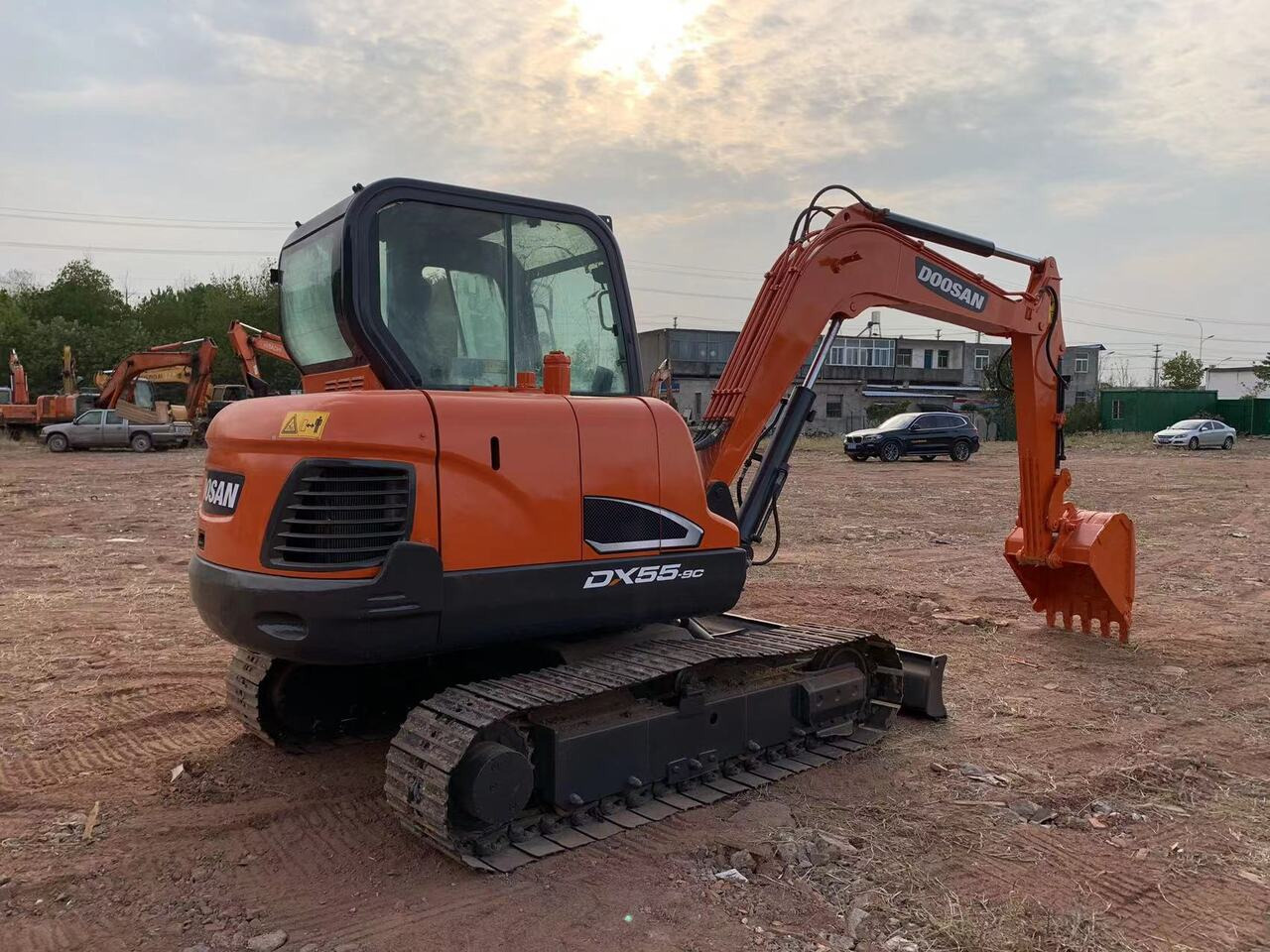 DOOSAN DX55 excavator - Kotrógép: 1 kép. DOOSAN DX55 excavator - Kotrógép: 1 kép.