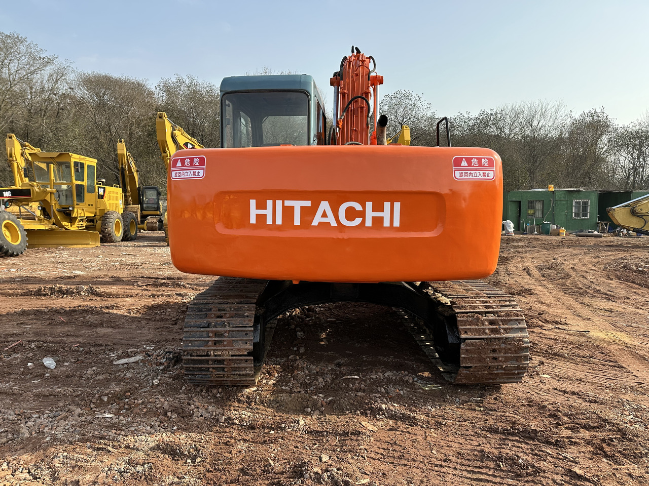 HITACHI EX120-3 - Lánctalpas kotró: 4 kép. HITACHI EX120-3 - Lánctalpas kotró: 4 kép.