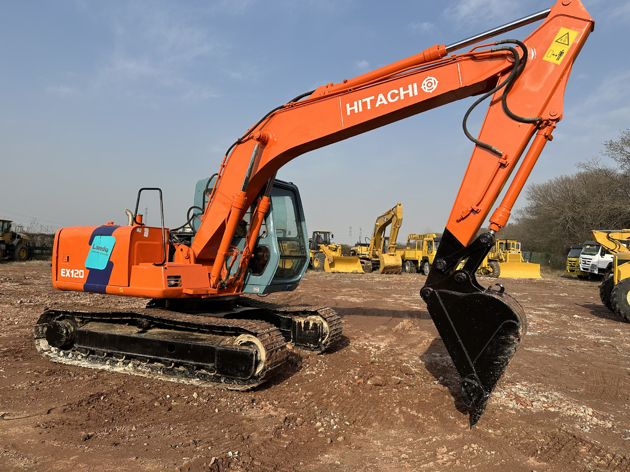 HITACHI EX120 - Kotrógép: 4 kép. HITACHI EX120 - Kotrógép: 4 kép.