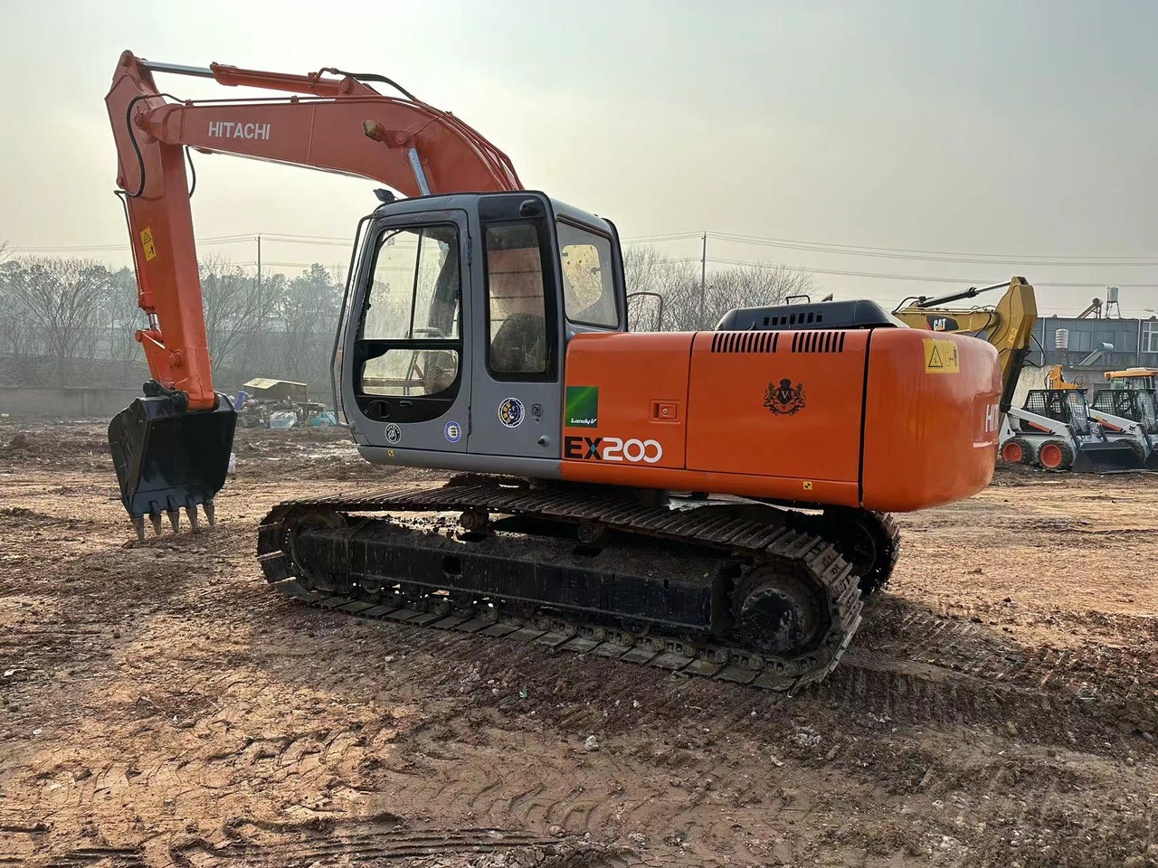 HITACHI EX200 - Kotrógép: 2 kép. HITACHI EX200 - Kotrógép: 2 kép.