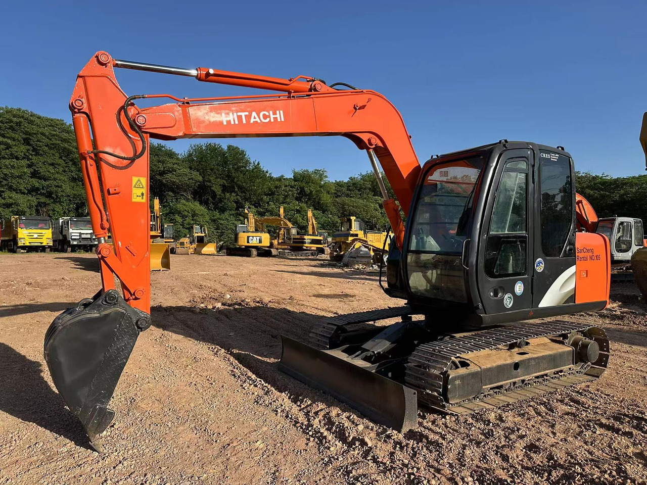 HITACHI ZAXIS ZX70 - Minikotró: 1 kép. HITACHI ZAXIS ZX70 - Minikotró: 1 kép.