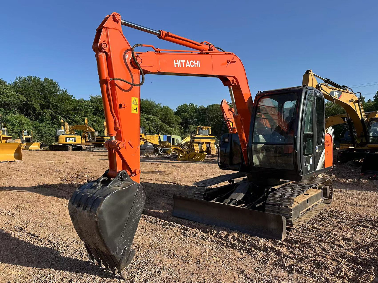 HITACHI ZAXIS ZX70 - Minikotró: 3 kép. HITACHI ZAXIS ZX70 - Minikotró: 3 kép.