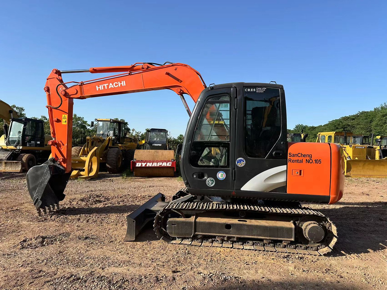 HITACHI ZAXIS ZX70 - Minikotró: 2 kép. HITACHI ZAXIS ZX70 - Minikotró: 2 kép.