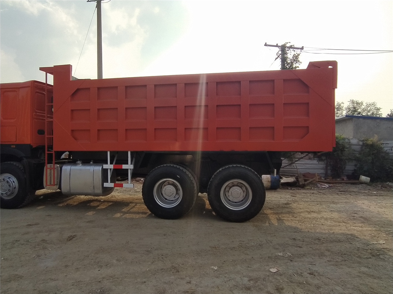 HOWO 371hp - Billenőplatós teherautó: 5 kép. HOWO 371hp - Billenőplatós teherautó: 5 kép.
