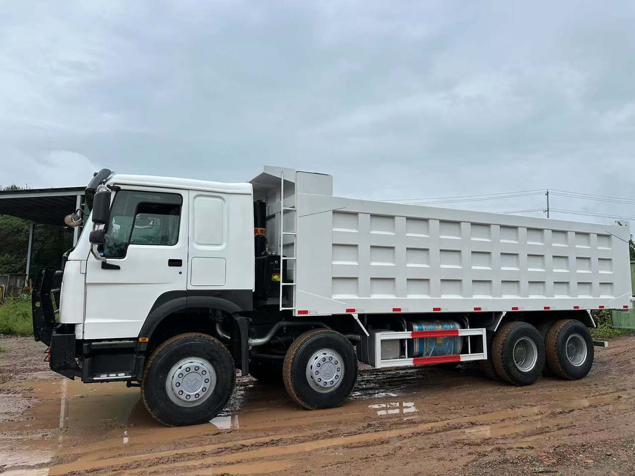 HOWO 371hp - Billenőplatós teherautó: 5 kép. HOWO 371hp - Billenőplatós teherautó: 5 kép.